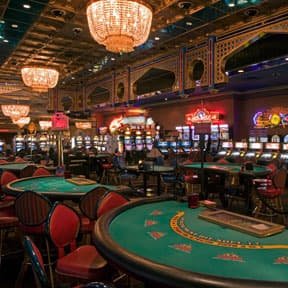 naga222 Evolution Gaming live dealer studio with HD camera setup and professional croupiers