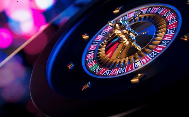 naga222 live Dragon Tiger table with professional croupier revealing cards on HD camera